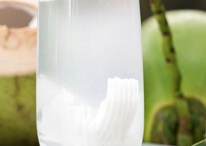 4 thời điểm 'độc': Có nóng đến mấy cũng chớ dại mà uống nước dừa kẻo 'sướng miệng' mà hại thân