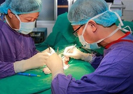 Nam thanh niên mang bệnh vì 'gắn bi' vào cậu nhỏ